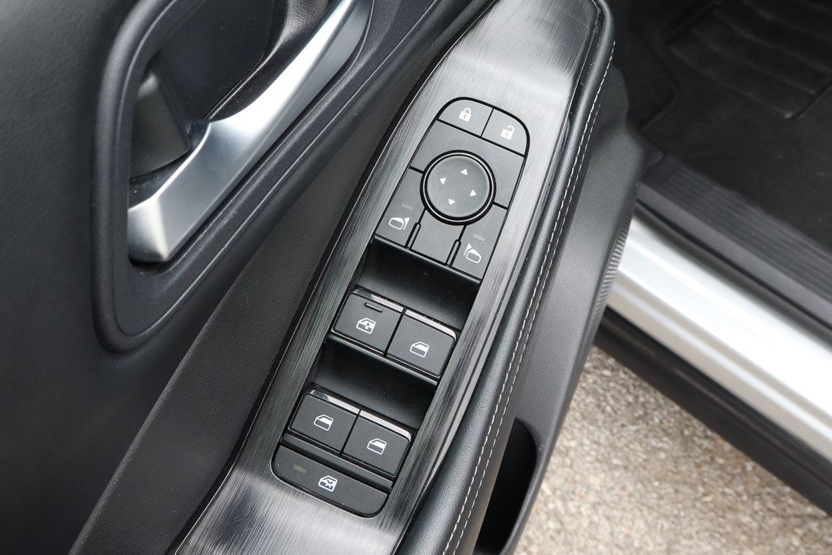 Used 2025 Nissan Rogue SV FWD image 14