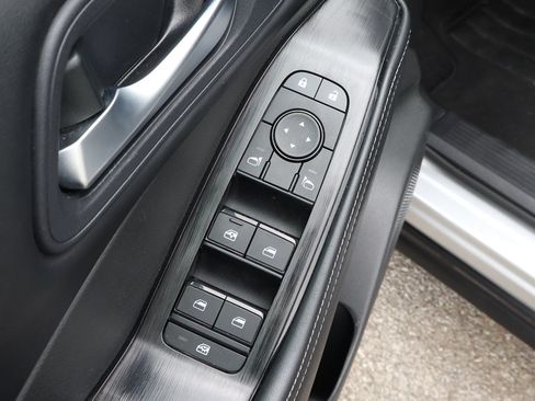 Used 2025 Nissan Rogue SV FWD image 14