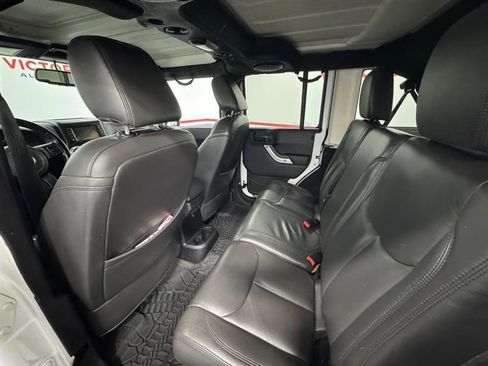 Used 2014 Jeep Wrangler Unlimited Sahara w/ Max Tow Package AWD/4WD image 13