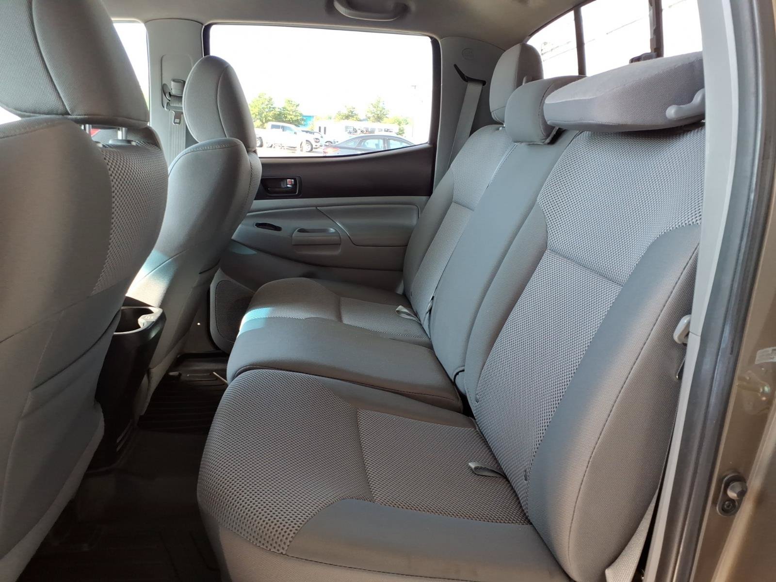 Used 2015 Toyota Tacoma 4x4 Double Cab w/ TRD Sport Package image 17