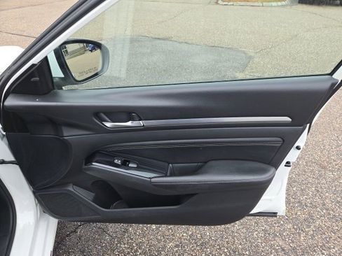 Used 2021 Nissan Altima 2.5 SV w/ SV Premium Package image 10