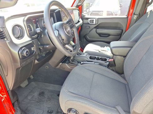 Used 2024 Jeep Wrangler Unlimited Sport AWD/4WD image 16