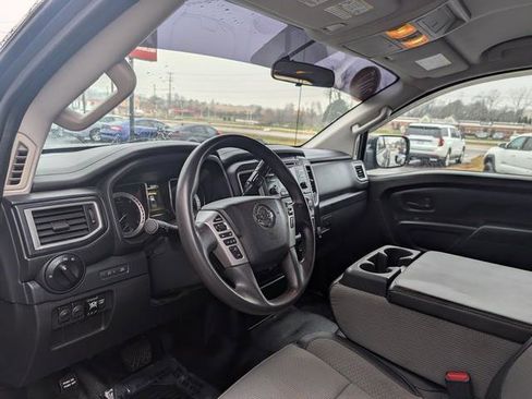 Used 2017 Nissan Titan S image 8