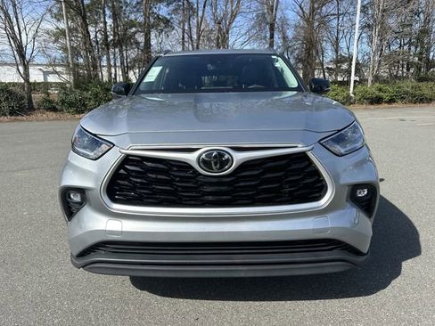 Used 2021 Toyota Highlander XLE image 8