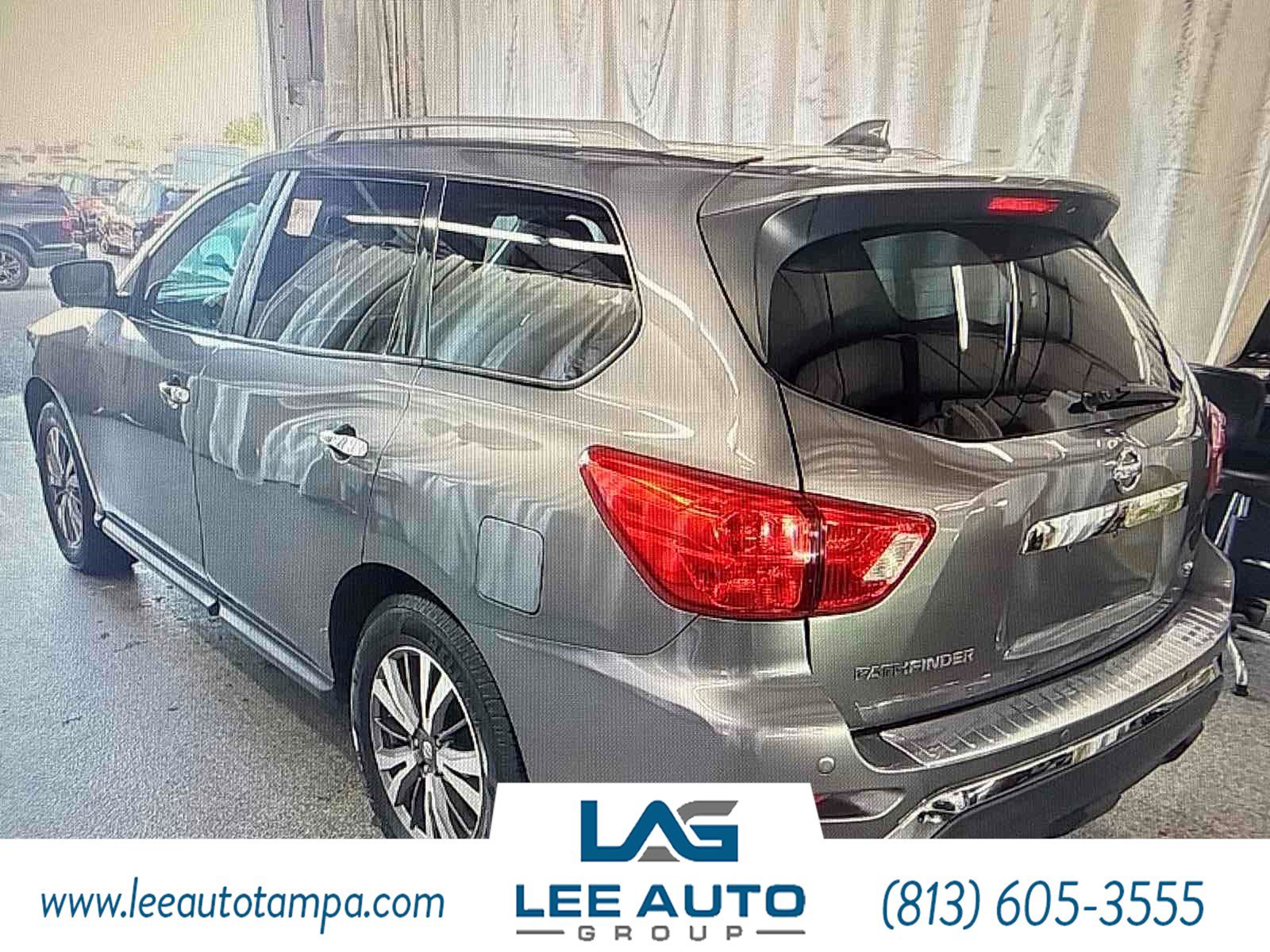 Used 2019 Nissan Pathfinder SL FWD image 3
