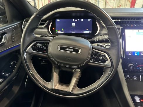 Used 2023 Jeep Grand Cherokee Overland w/ Adv Protech Group III AWD/4WD image 20