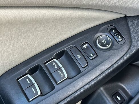 Used 2018 Honda Accord EX image 11