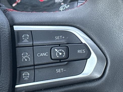 Used 2025 Jeep Compass Trailhawk w/ Trailer Tow Group AWD/4WD image 29