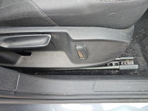 Used 2017 Volkswagen Golf S FWD image 12