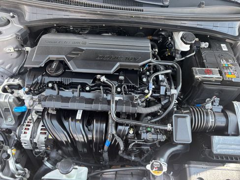 Used 2025 Hyundai Elantra Limited FWD image 33