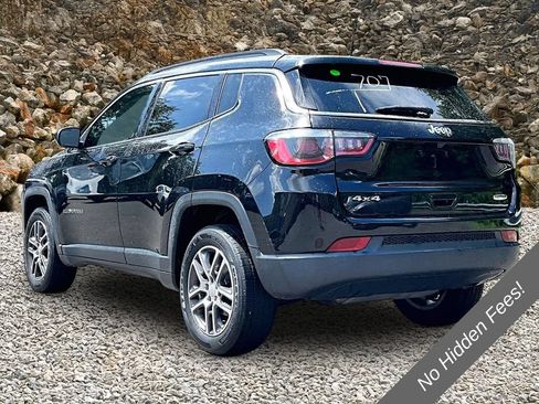 Used 2018 Jeep Compass Latitude AWD/4WD image 11