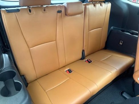 Used 2023 Toyota Highlander Platinum FWD image 19