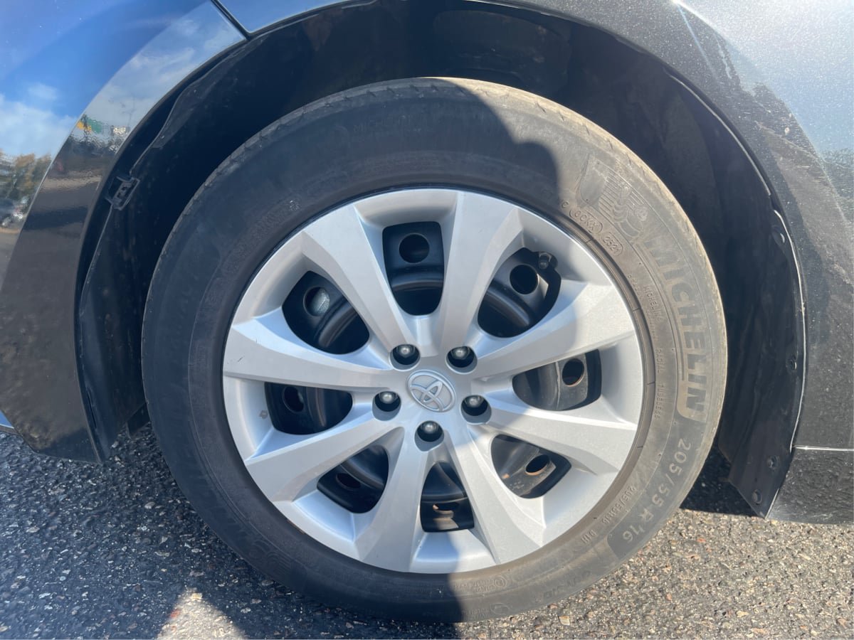 Used 2022 Toyota Corolla LE FWD image 18