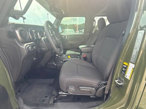 Used 2023 Jeep Gladiator Sport AWD/4WD image 14