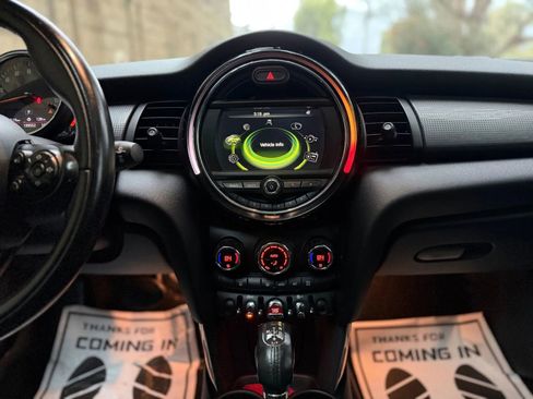 Used 2018 MINI Cooper 2-Door Hardtop image 12