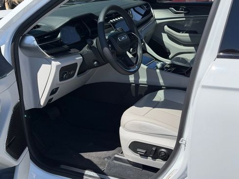 Certified 2023 Jeep Grand Cherokee L Overland w/ MOPAR Finishing Package AWD/4WD image 10