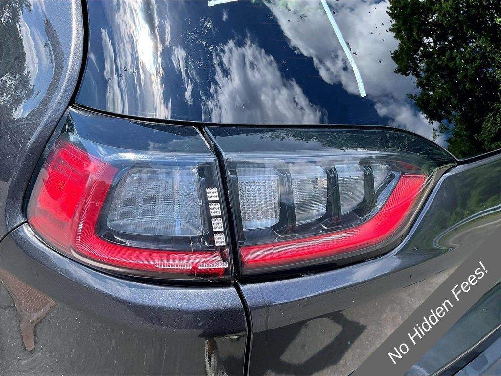 Used 2019 Jeep Cherokee Limited AWD/4WD image 27