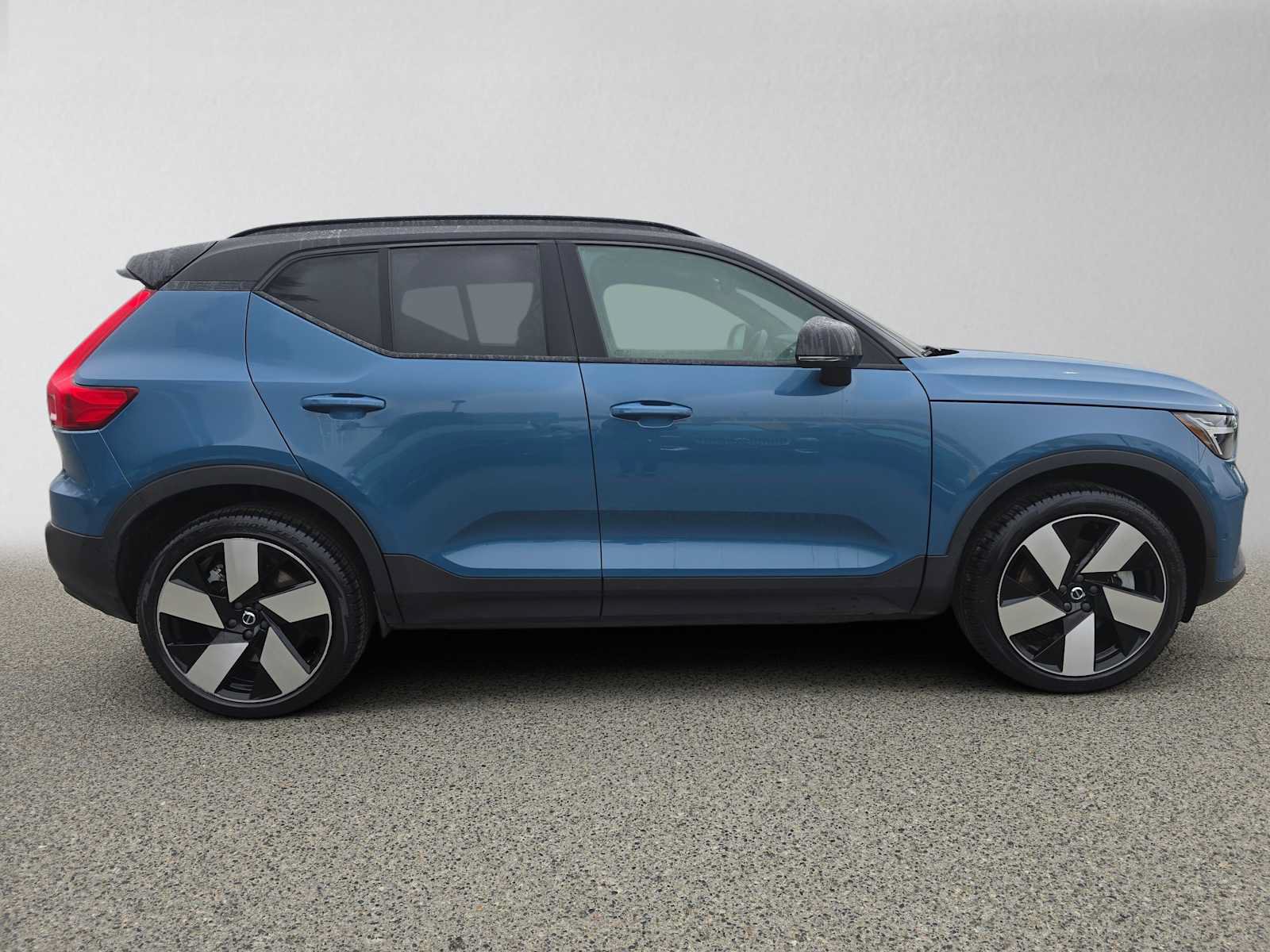 Certified 2023 Volvo XC40 Recharge Ultimate w/ Protection Package Premier AWD/4WD image 3