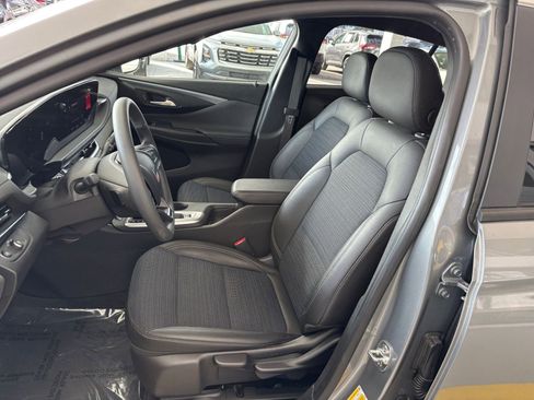 Used 2025 Buick Envista Preferred image 36