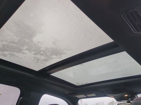 Used 2023 Ford Expedition Limited image 24