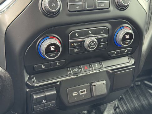 Used 2022 Chevrolet Silverado 2500 LT w/ Convenience Package image 24