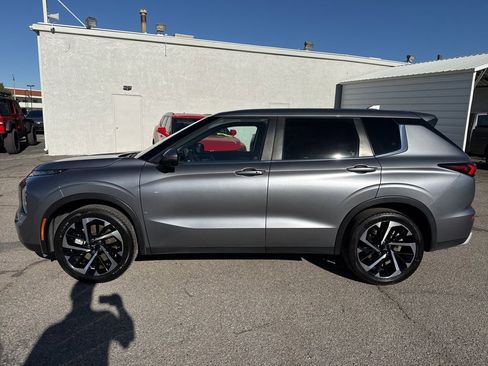 Used 2024 Mitsubishi Outlander SE image 5