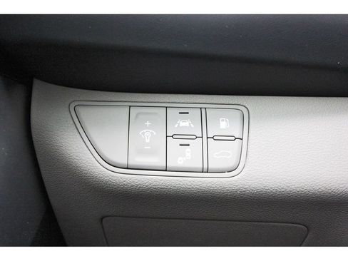 Used 2021 Genesis G70 2.0T RWD image 23