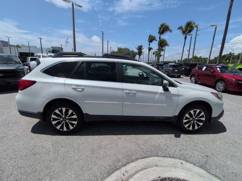 Used 2016 Subaru Outback 2.5i Limited AWD/4WD image 4