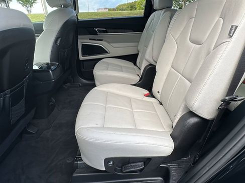 Used 2025 Kia Telluride EX w/ EX Captain's Chair Package image 16