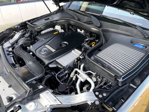 Used 2019 Mercedes-Benz GLC 300 4MATIC w/ Premium Package image 28