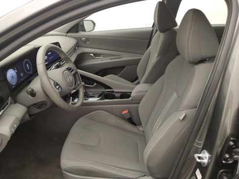Used 2025 Hyundai Elantra SEL FWD image 17