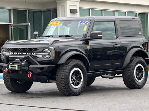 Used 2023 Ford Bronco Badlands image 9