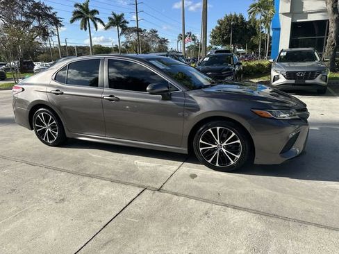 Used 2019 Toyota Camry SE image 20