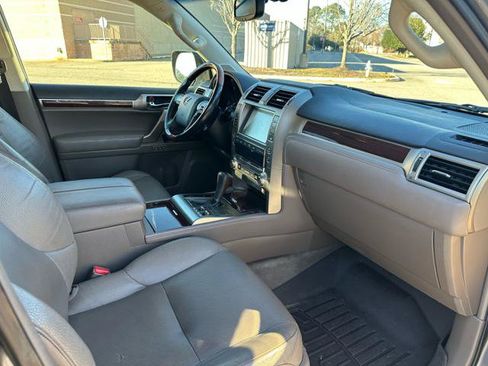 Used 2016 Lexus GX 460 w/ Premium Package AWD/4WD image 19