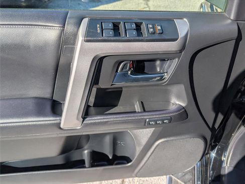 Used 2022 Toyota 4Runner Limited image 18