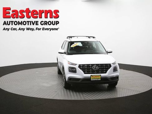 Used 2021 Hyundai Venue SEL FWD image 50