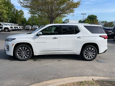 Used 2023 Chevrolet Traverse Premier FWD image 4