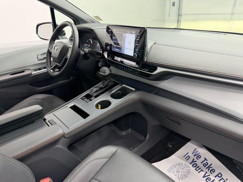 Used 2023 Toyota Sienna XSE AWD/4WD image 25
