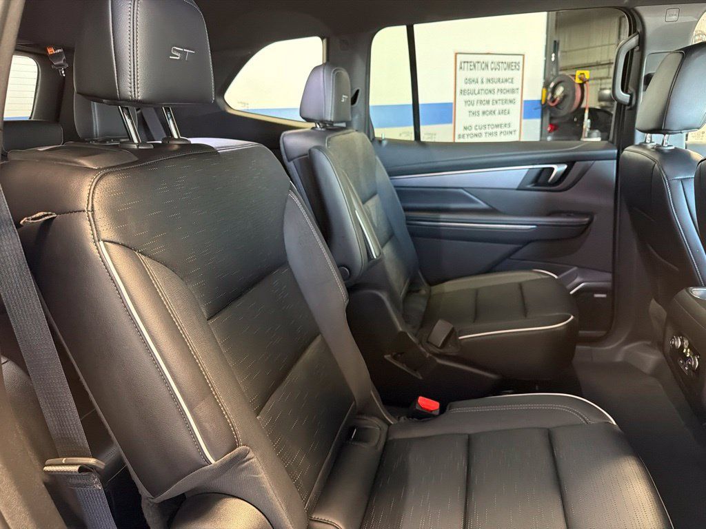 Used 2026 Buick Enclave Sport Touring AWD/4WD image 29