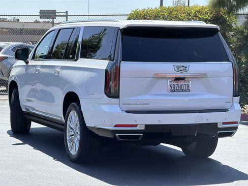 Used 2025 Cadillac Escalade ESV Premium Luxury AWD/4WD image 5