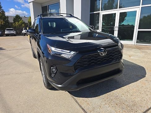 Used 2022 Toyota RAV4 XLE Premium image 27