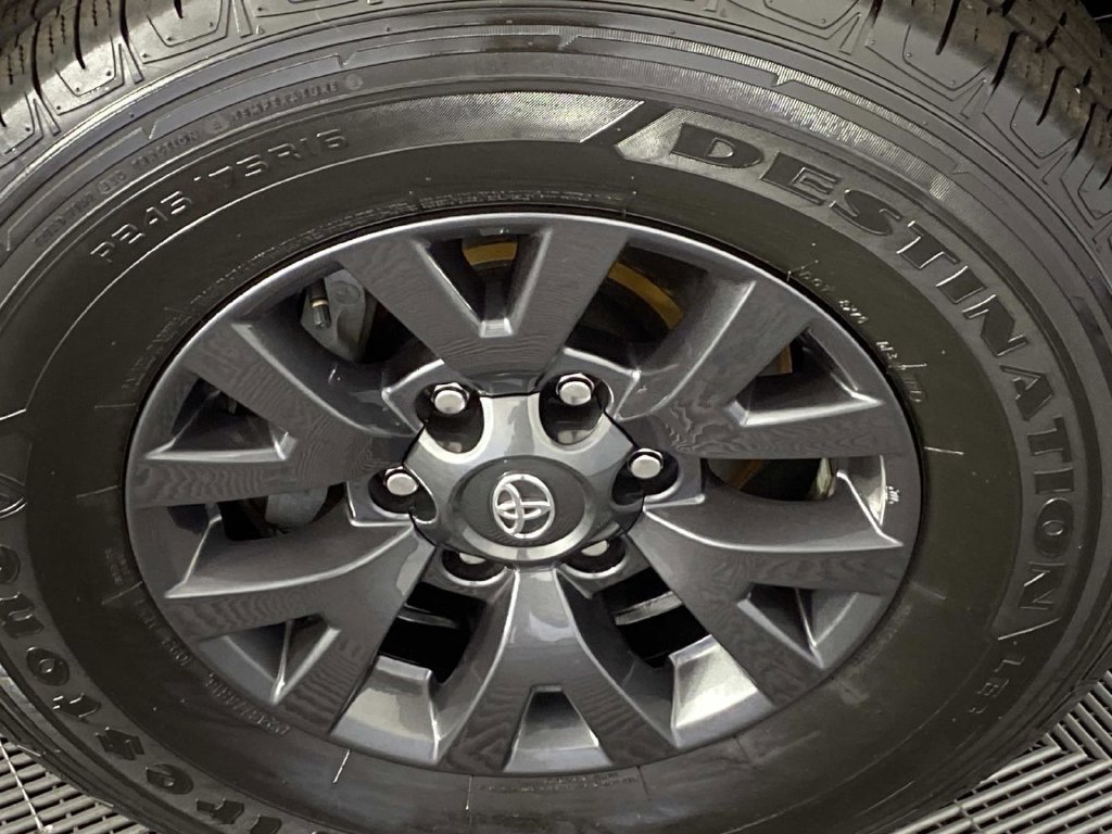 Used 2021 Toyota Tacoma SR5 AWD/4WD image 29