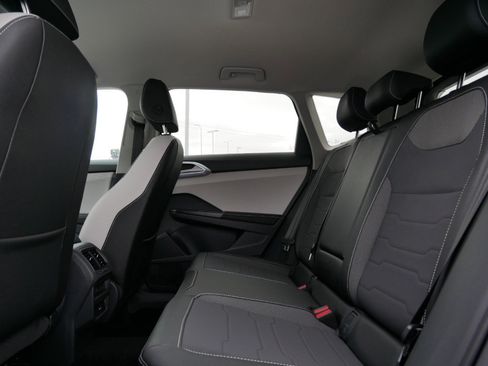 New 2026 Volkswagen Taos SE AWD/4WD image 5