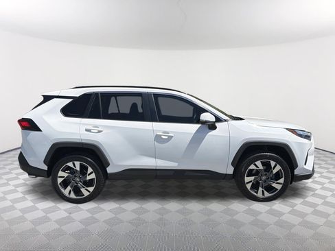 Used 2022 Toyota RAV4 XLE image 5