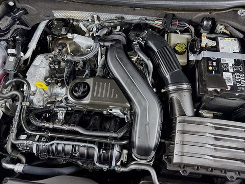 Used 2025 Volkswagen Taos SE image 39