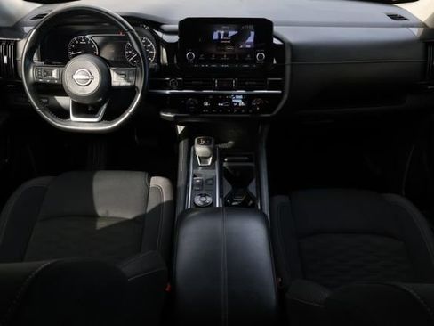 Used 2023 Nissan Pathfinder SV image 12