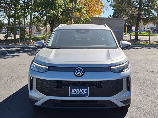 Used 2026 Volkswagen Tiguan SE FWD image 2