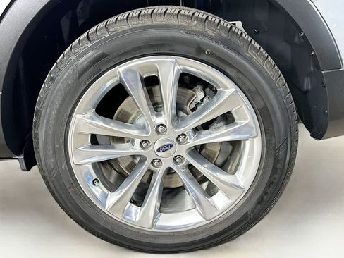 Certified 2019 Ford Explorer Limited w/ Ford Safe & Smart Package image 9