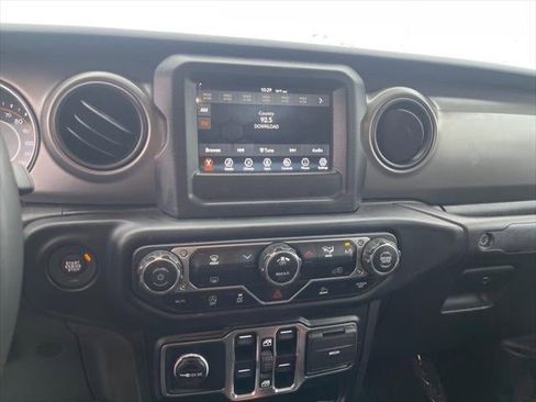 Used 2023 Jeep Gladiator Sport image 10