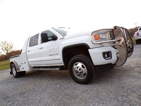 Used 2015 GMC Sierra 3500 Denali w/ Duramax Plus Package image 35